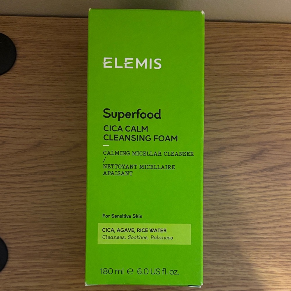 ELEMIS Superfood Cica Calm Cleansing Foam - - Picture 4 of 4